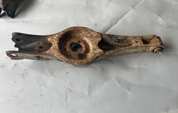 Suzuki Grand Vitara II Rear upper control arm/wishbone 