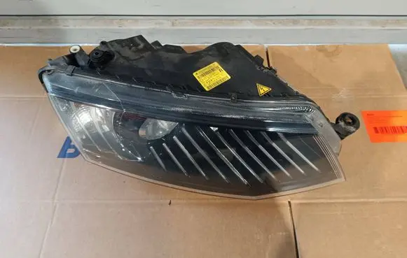 Skoda Octavia Mk3 (5E) Headlight/headlamp 5E1941016B