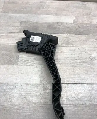 Volkswagen Golf Sportsvan Accelerator throttle pedal 5Q1723503J 6PV01062113