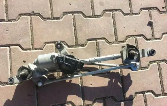 Opel Insignia A Front wiper linkage and motor