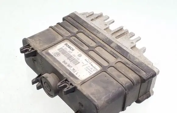 Volkswagen PASSAT B4 Engine control unit/module 8A0907311L 0261203188