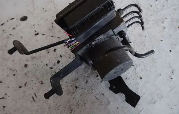 BMW 5 E60 E61 ABS Pump 6768906