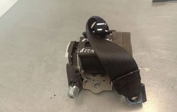 Mercedes-Benz CLS C218 X218 Rear seatbelt 33042561