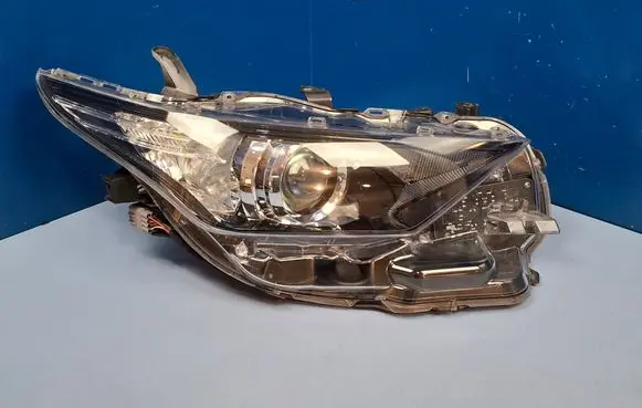 Toyota Auris E180 Headlight/headlamp 8111002K30 90070909