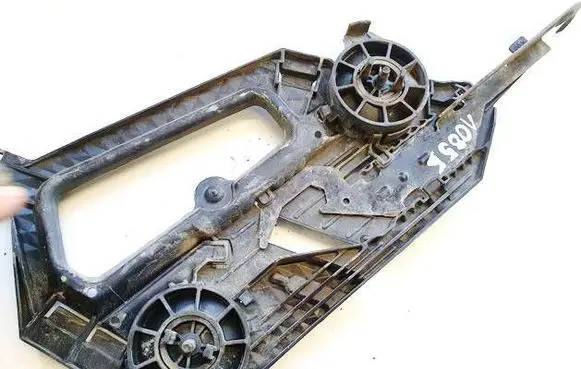 Skoda Octavia Mk2 (1Z) Headlight/headlamp mounting bracket 1Z0941340