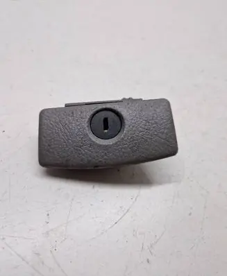 KIA Sorento Glove box lock 
