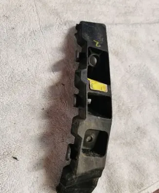 Front bumper mounting bracket