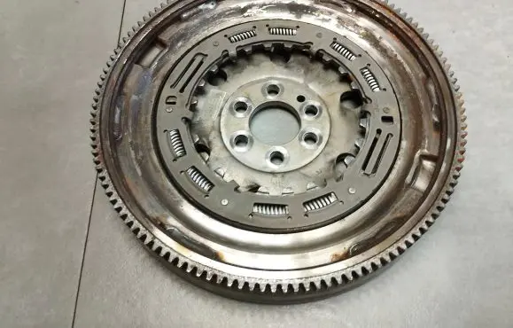 Skoda Octavia Mk4 Dual mass flywheel 04E105266K