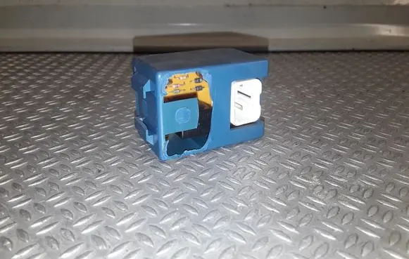 Toyota Prius (XW20) Window wiper relay 8594047010