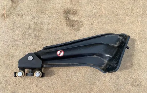 Peugeot Partner III Sliding door middle roller runner 9816965980