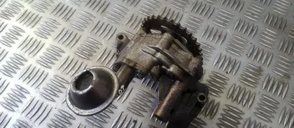 Volkswagen PASSAT B5.5 Oil pump 06a115105b