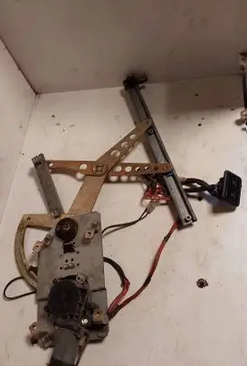 Volkswagen PASSAT B3 Front door window regulator motor 