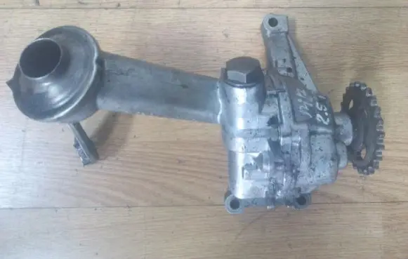 Mercedes-Benz Sprinter W901 W902 W903 W904 Oil pump 6031811320