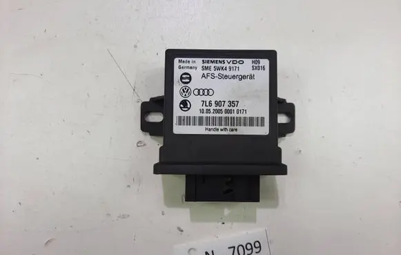 Volkswagen Touareg I Light module LCM 7L6907357