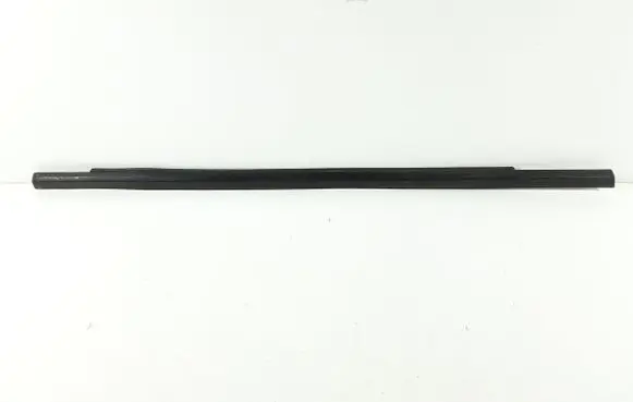 Mitsubishi Colt Rubber seal rear door window/glass 9405000091