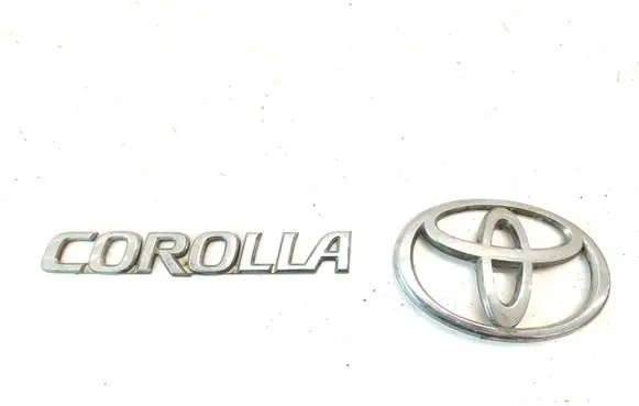 Toyota Corolla E120 E130 Manufacturers badge/model letters 3280T010