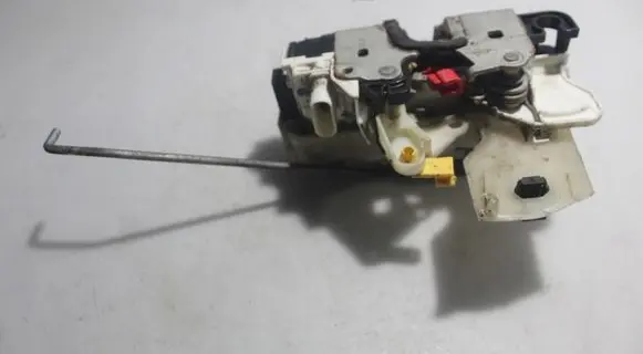 Dodge Caliber Front door lock