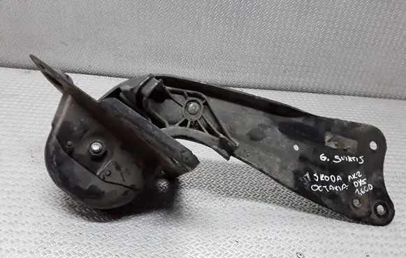 Rear control arm