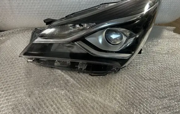 Toyota Yaris Headlight/headlamp 0D1970D198 0D1990D200