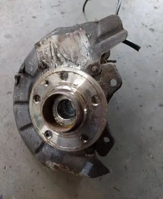 Skoda Roomster (5J) Front wheel hub spindle knuckle