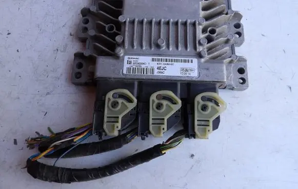 Ford Fiesta Engine control unit/module 8V2112A650EC 5WS40584CT