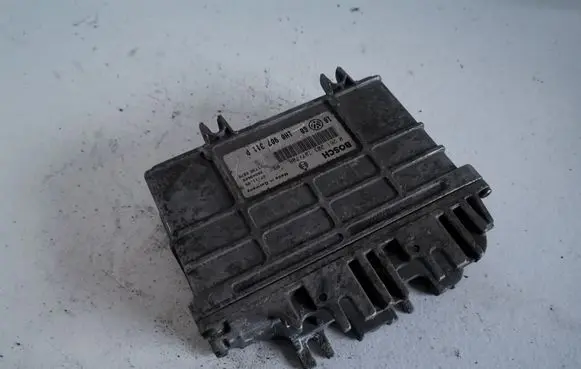 Volkswagen Golf III Engine control unit/module 1H0907311P 0261203707 0261203708