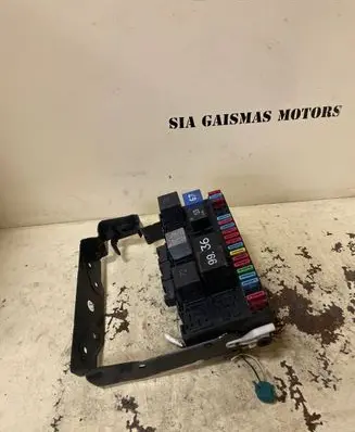 Volkswagen PASSAT B4 Fuse box cover 3a1937591
