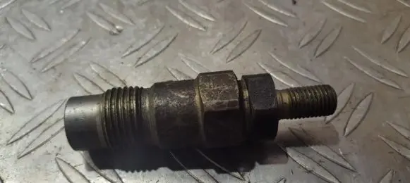 Nissan Sunny Fuel injector 71b1361