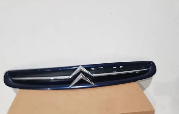 Citroen Xsara Picasso Quarter panel pressure vent 9631507477