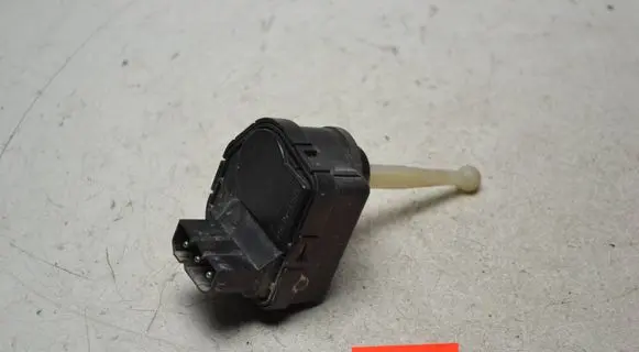 Headlight level adjustment motor