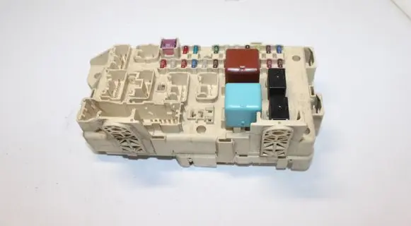 Toyota Avensis Verso Fuse module 8922144030