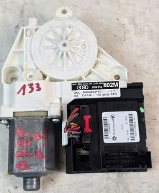 Audi A3 S3 8P Front door electric window regulator 8P0959802M