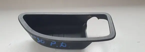 Hyundai i30 Front door interior handle trim 