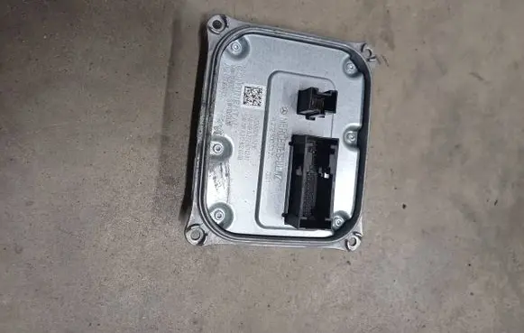 Mercedes-Benz E W212 LED ballast control module 2129005324