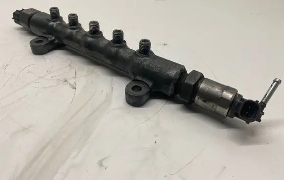 Toyota Avensis T250 Fuel main line pipe 