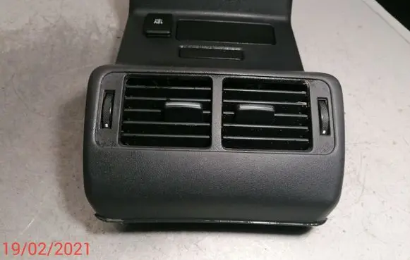 Rear air vent grill