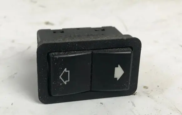 BMW 5 E39 Electric window control switch 8368974