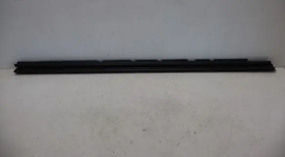 Volkswagen Touran I Rubber seal front door window/glass 1T0837472B