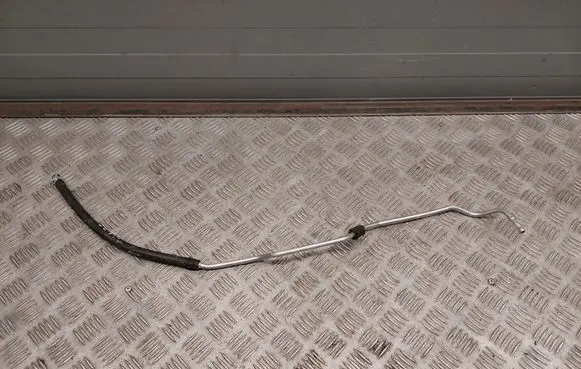 Mercedes-Benz CLS C218 X218 Engine coolant pipe/hose 3015535