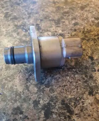 Mazda 626 Fuel pressure regulator Htns000 10pfd