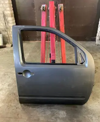 Nissan Pathfinder R51 Front door
