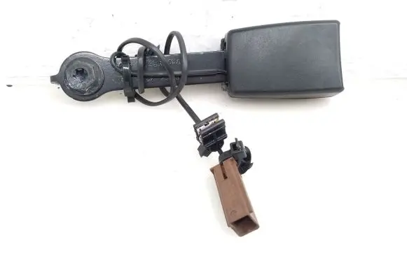 Front seatbelt buckle