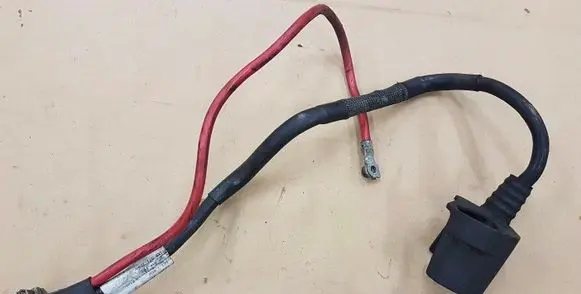 Volkswagen PASSAT B7 Positive cable (battery) 1K0971228M