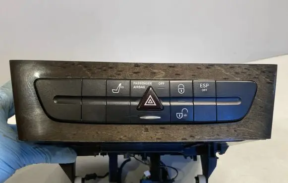 Mercedes-Benz E W211 Dashboard storage box/compartment A2116800552