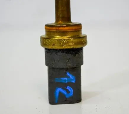 Volkswagen Golf V Oil temperature sensor 06A919501A