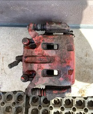 Nissan Pathfinder R51 Front brake caliper