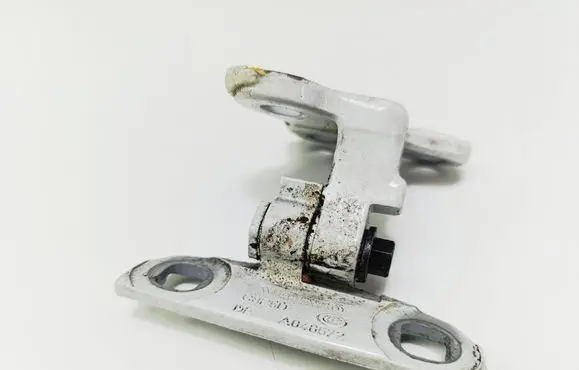 Volvo V60 Front door upper hinge A046572