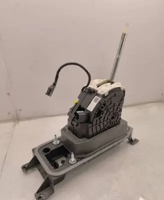 Volkswagen Tiguan Gear selector/shifter in gearbox 5QC713023J