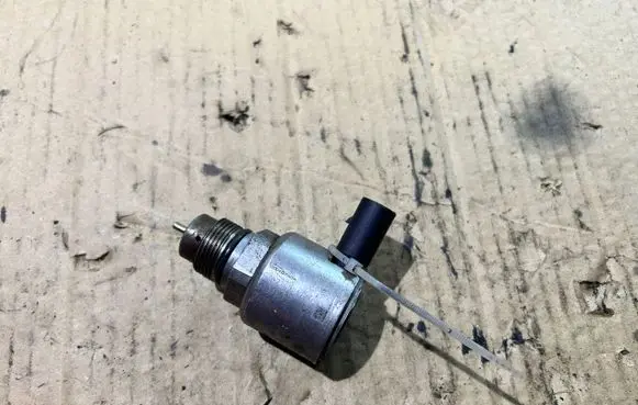 Mercedes-Benz Sprinter W906 Fuel pressure regulator 9307Z522A00ZAWR
