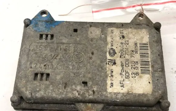 Opel Astra H Voltage converter/converter module 5DF008704